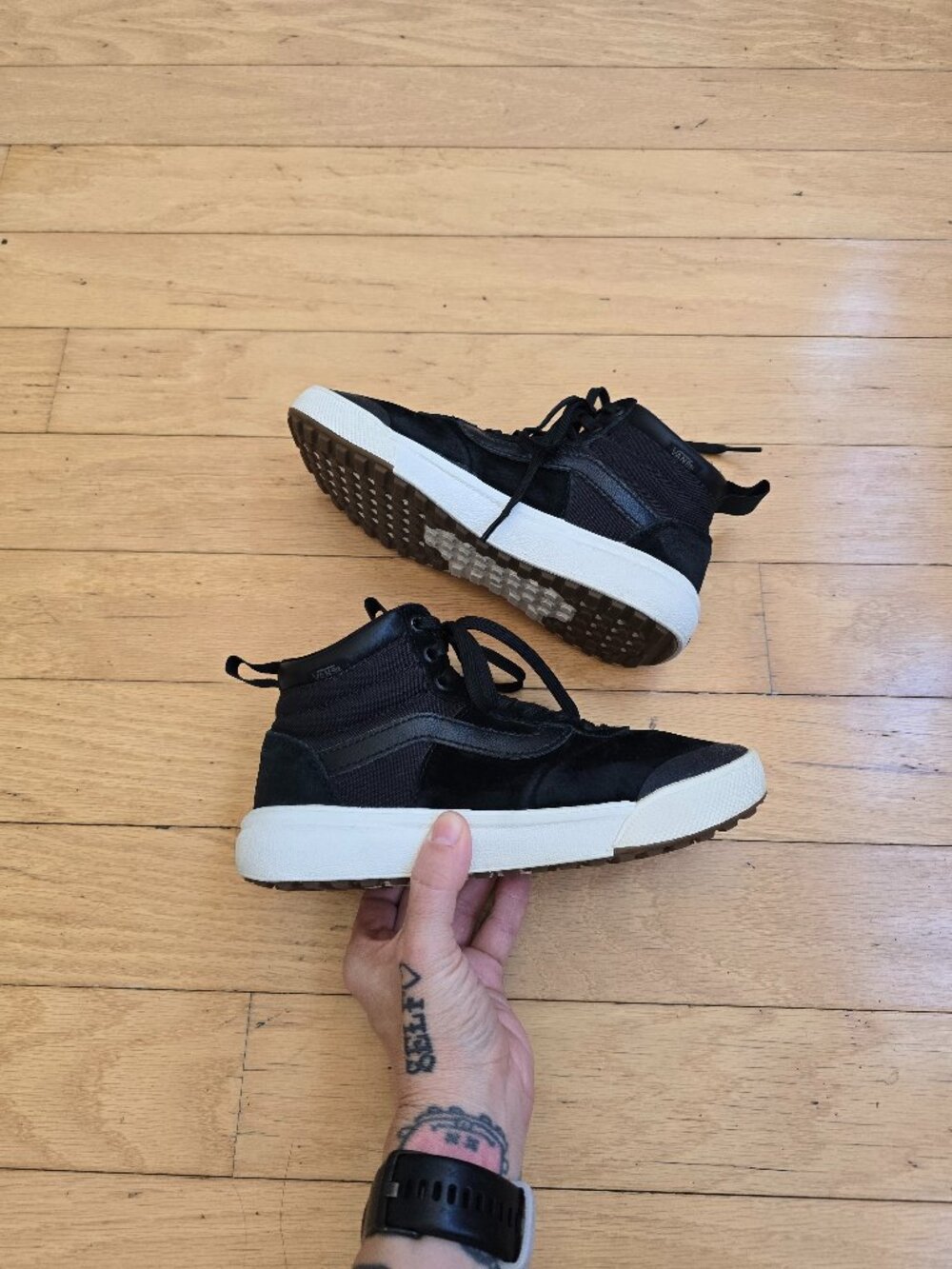 Vans | UltraRange Hi MTE Black White Sporty Gum Sole Outdoor Sneakers | WMS 5